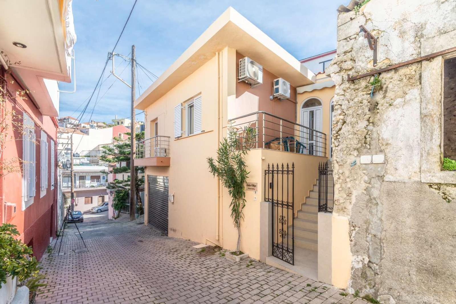 Cretan Village Renovated House Hébergement de vacances